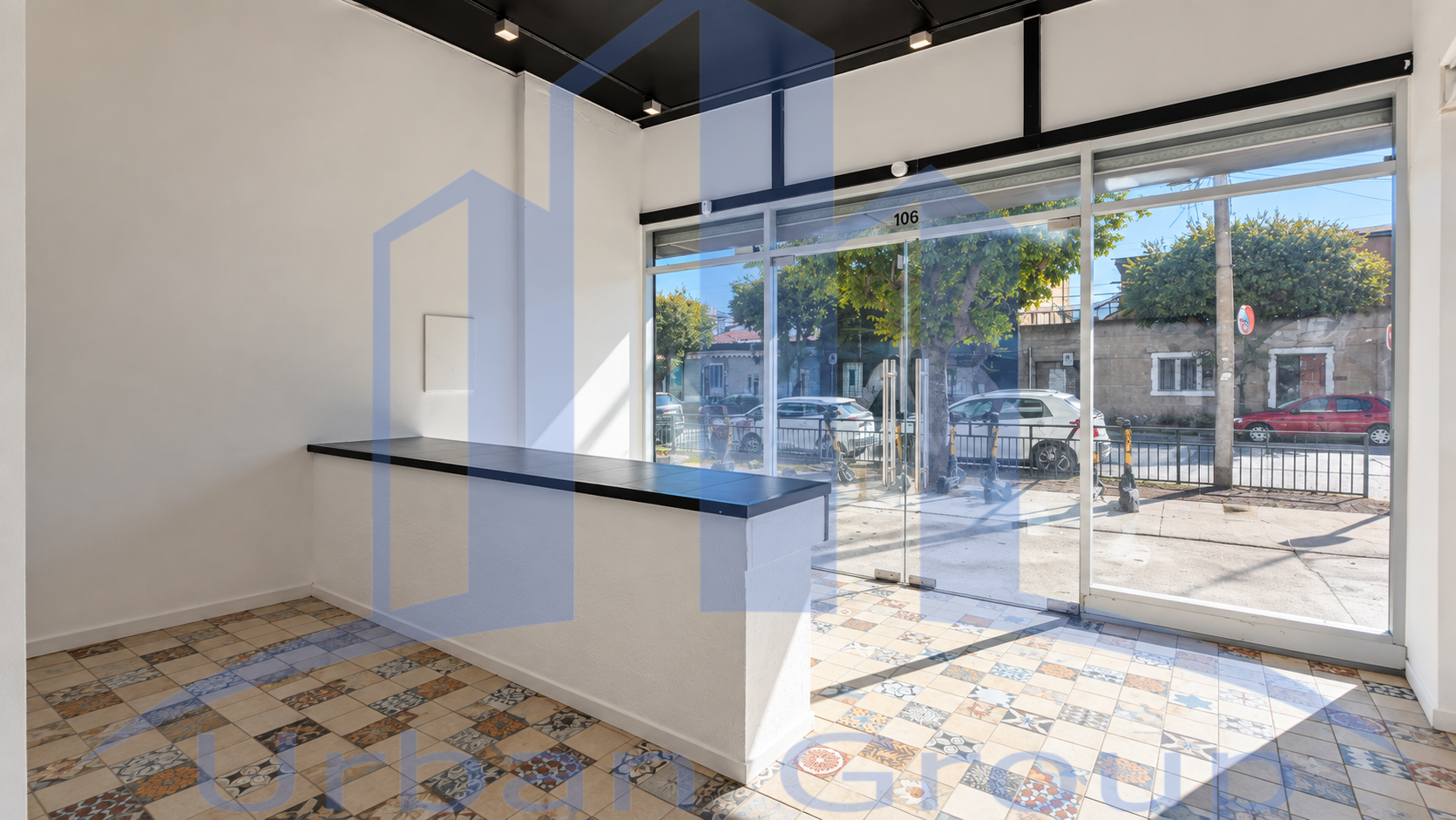 UBICACIÓN 100% COMERCIAL - ALTO FLUJO PEATONAL Y VEHICULAR